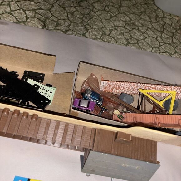 Model Train HO Bldgs Water Tower A Lot Of Track Transformer Small Accents As Is - Picture 7 of 16